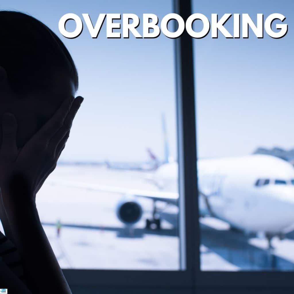foto de uma pessoa triste por ter seu voo sofrido overbooking
